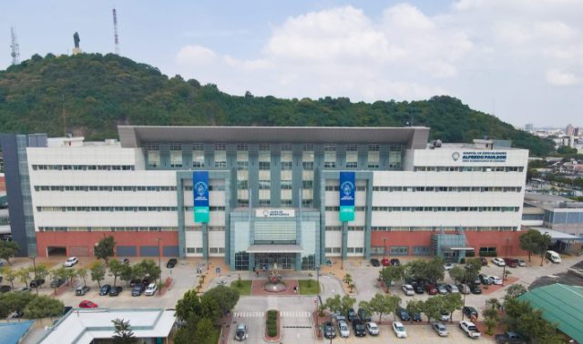 Fachada del Hospital de Especialidades Alfredo G. Paulson, Junta de Beneficencia de Guayaquil